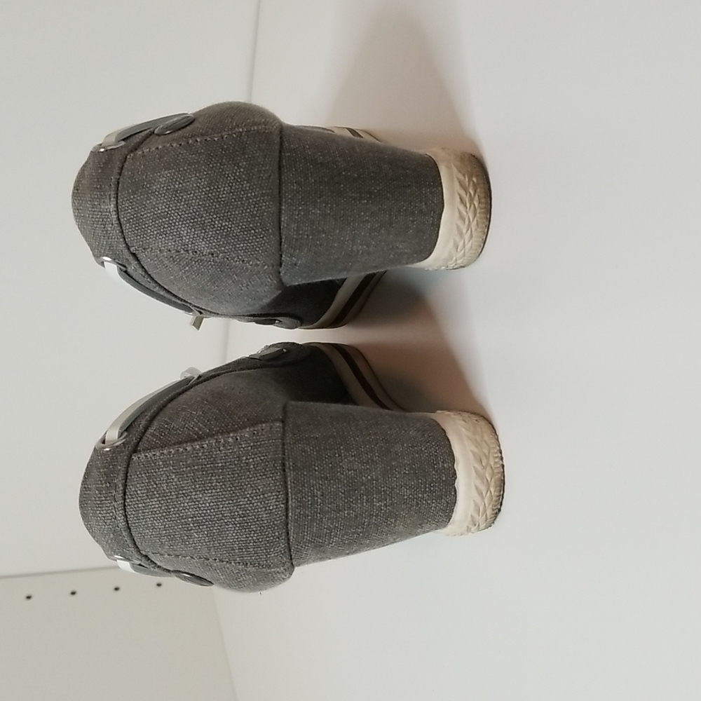 Rock & Candy Gray Wedges - Picture 7 of 10